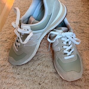 New Balance 574 Sneakers - Light Green and White - W 8.5
